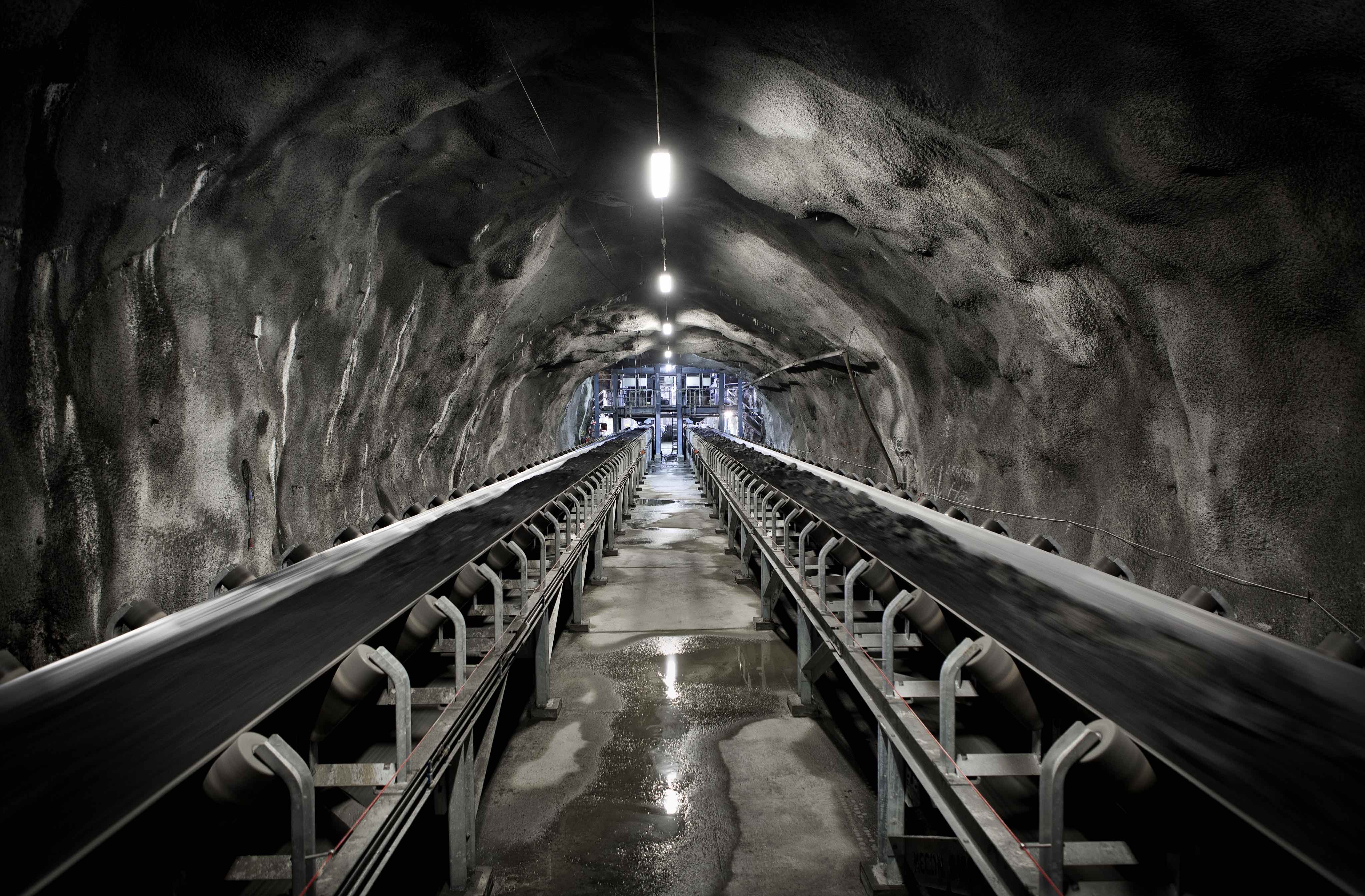 Конвейер. Скалы конвейер. Conveyors for Underground Mining. Аниме шахта конвейер.