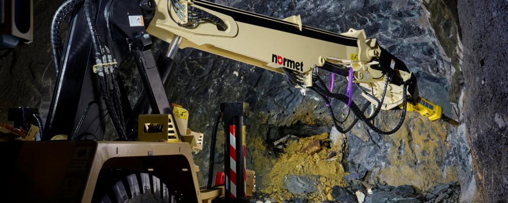 Scaling is one of the most dangerous and challenging underground mining processes. To mitigate the risks, the Scamec LC 065 A incorporates multiple protective safety features. Photo: Normet
