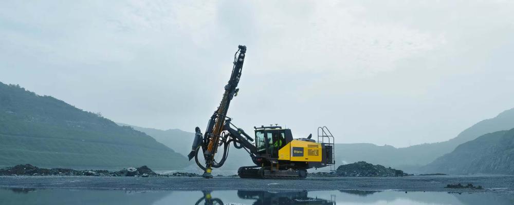 The new generation PowerROC T45 is equipped with an Epiroc developed control system, which helps decrease fuel consumption. Photo: Epiroc