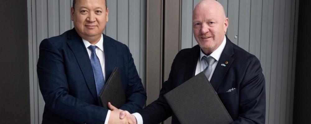 Jouni Jääskeläinen, CEO of Epse (right), and Jusipbek Kazbekov, Deputy Minister of Ecology, Environmental Protection and Climate Change of Uzbekistan. Photo: Epse Technology