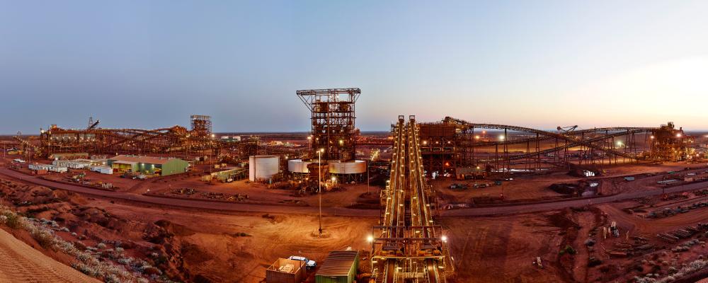 Photo: Fortescue Metals Group - http://www.fmgl.com.au/in-the-news/media-gallery/images/default-source/media-gallery/ore-processing-facility-christmas-creek?itemIndex=13/Wikimedia Commons