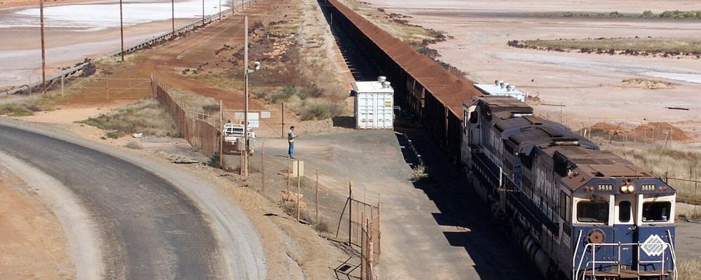 Iron ore train arriving at Port Hedland in Pilbara. Photo: Nachoman.au/Wikimedia Commons