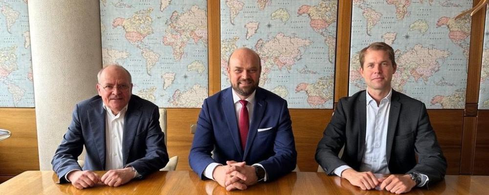 From left to right: Thomas Hansmann, CTO of SMS group, Sami Takaluoma, President and CEO of Metso, and Jochen Burg, CEO of SMS group celebrated the signing on Wednesday, May 28th in Munich.