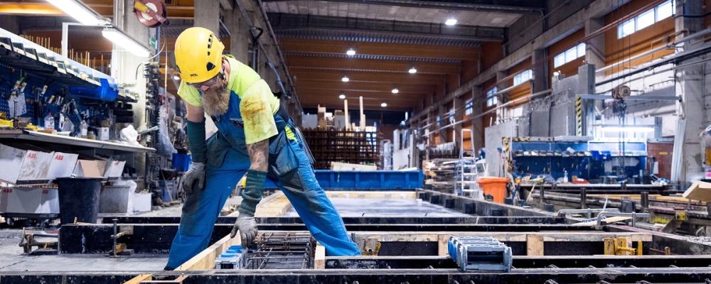 The potential for integrating Betolar’s new method into large-scale industrial operations is also growing. Following an extensive testing program, Finnish precast concrete producer Consolis Parma is preparing to enter the production phase of low-carbon hollow-core slabs made with Betolar’s technology. Construction company YIT has expressed interest in evaluating the new slabs in real-world applications. Photo: Consolis Parma