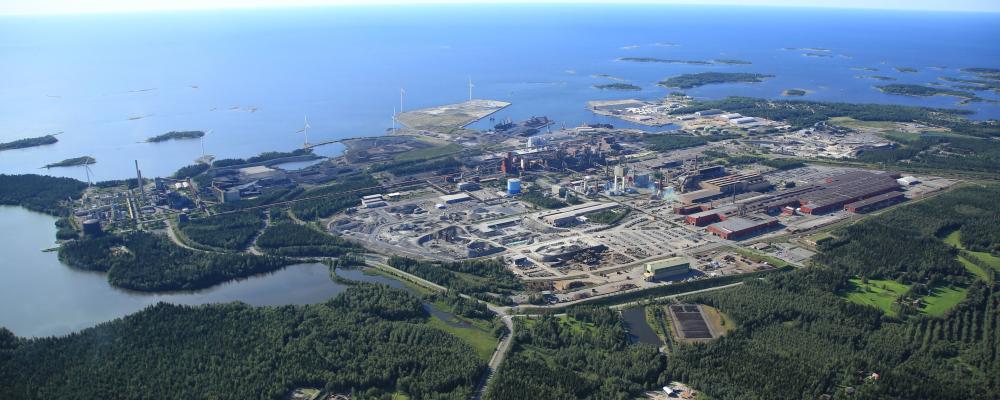 SSAB’s steelworks in Raahe, Finland. Finnish steel demand is expected to increase in 2026, driven mainly by investment in industry, data centres, infrastructure and the energy transition. Residential construction, however, remains weak. Photo: SSAB.