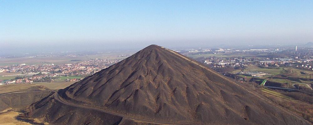 The photo shows tailings in France. Photo: Sylvain Beucler/Wikimedia Commons