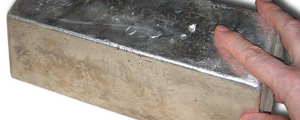 Silver bullion bar. Photo: Unit 5/Wikimedia Commons