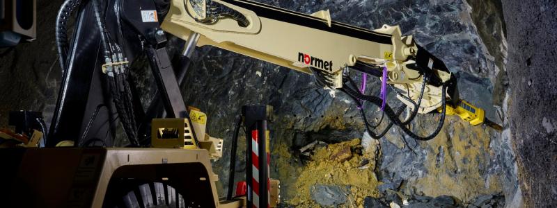 Scaling is one of the most dangerous and challenging underground mining processes. To mitigate the risks, the Scamec LC 065 A incorporates multiple protective safety features. Photo: Normet