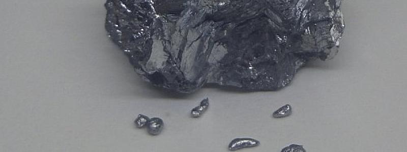 Antimony. Photo: W. Oelen — http://woelen.homescience.net/science/index.html/Wikimedia Commons