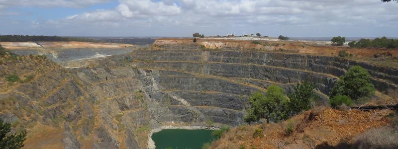 Hard-rock lithium mine in Western Australia. Photo: Calistemon/Wikimedia Commons