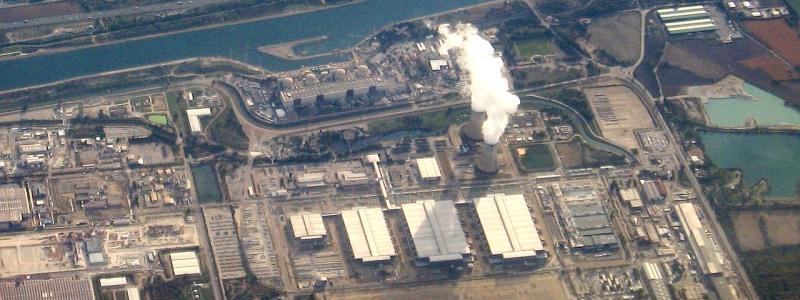 The loan finances part of the total investment of nearly 1.7 billion euros that Orano is devoting to a 30% increase in uranium enrichment capacity at its Orano Tricastin site.  Photo: Michiel1972/Wikimedia Commons