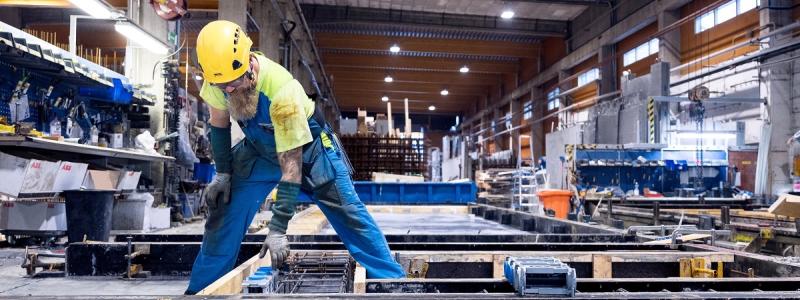 The potential for integrating Betolar’s new method into large-scale industrial operations is also growing. Following an extensive testing program, Finnish precast concrete producer Consolis Parma is preparing to enter the production phase of low-carbon hollow-core slabs made with Betolar’s technology. Construction company YIT has expressed interest in evaluating the new slabs in real-world applications. Photo: Consolis Parma