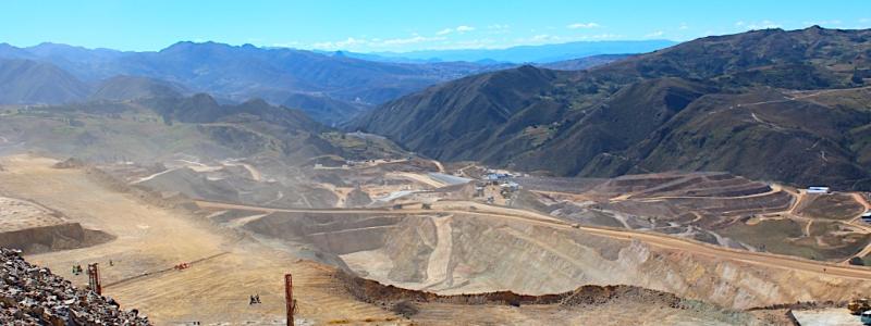 Peruvian mining. Rio Alto's La Arena mine located near Huamachuco, La Libertad, Peru. The photo was taken from the top of the mine's Calarco pit. Photo: Wikipedia Common, credit: Ian Bezek
