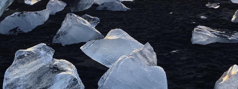 Finland hosts several known diamond occurrences, particularly in Karelia and Lapland. Exploration often focuses on areas containing kimberlite or lamproite rocks, which can carry diamonds transported from deep within the Earth’s mantle. Symbol image: Creative Commons Lic, Sally Anner