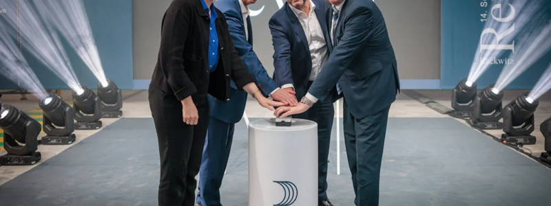 From left: Jenny Stenberg Sørvold, 1st Secretary, Royal Norwegian Embassy in Berlin; Thomas Stuerzebecher, Managing Director, Hydro Aluminium Gießerei Rackwitz; Eivind Kallevik, Hydro EVP Aluminium Metal; Thomas Schmidt, Minister of Regional Development, Free State of Saxony; Photo: Marco Prosch