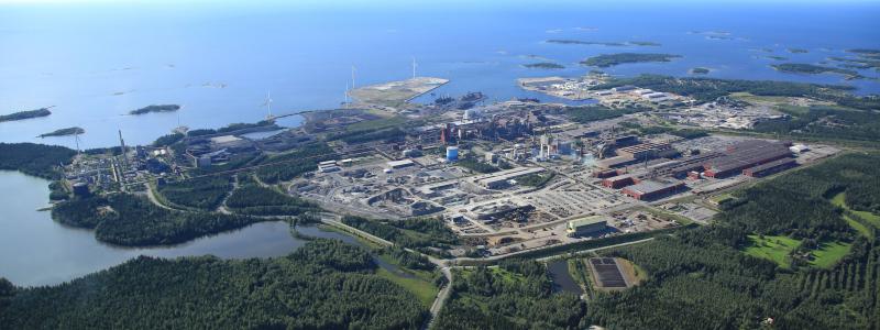 SSAB’s steelworks in Raahe, Finland. Finnish steel demand is expected to increase in 2026, driven mainly by investment in industry, data centres, infrastructure and the energy transition. Residential construction, however, remains weak. Photo: SSAB.