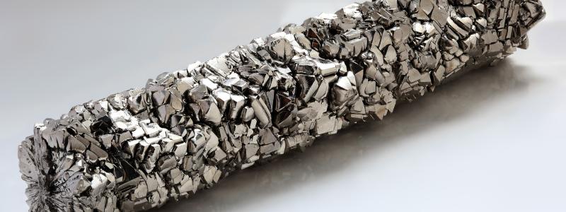 Photo: A titanium rod produced using the iodide process at the URALREDMET laboratory. The titanium purity is reported at 99.995%. Photo: Wikimedia Commons / Alchemist-hp (pse-mendelejew.de)