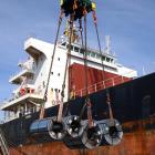Loading export steel. Photo: VKICL
