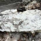 Spodumene-bearing pegmatite, grab sample E00105637 grading 5.11% Li2O. Photo: CNW Group/Rock Tech Lithium Inc.)