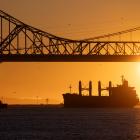 Iron ore freight rates moved in opposite directions in September as vessel supply and Chinese demand shifted. Symbol image: Pixabay, credit: Terski