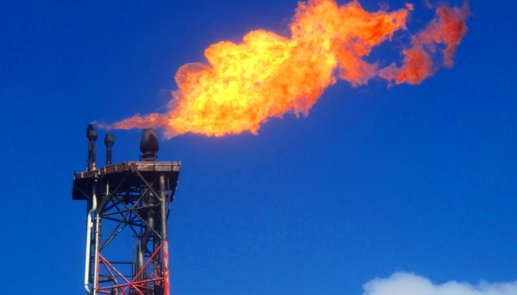 Flaring gases from an oil platform in the North Sea. Photo: Varodrig 
