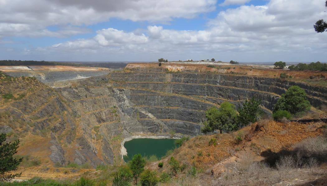 Hard-rock lithium mine in Western Australia. Photo: Calistemon/Wikimedia Commons