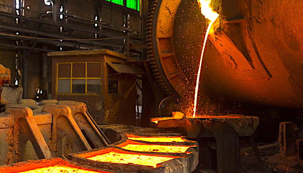 The image shows copper production. Copper stocks on global metal exchanges have exceeded 1 million tonnes for the first time in more than 20 years. Weak Chinese demand and US stockpiling are driving the increase. Photo: Industrial Wikipedia.