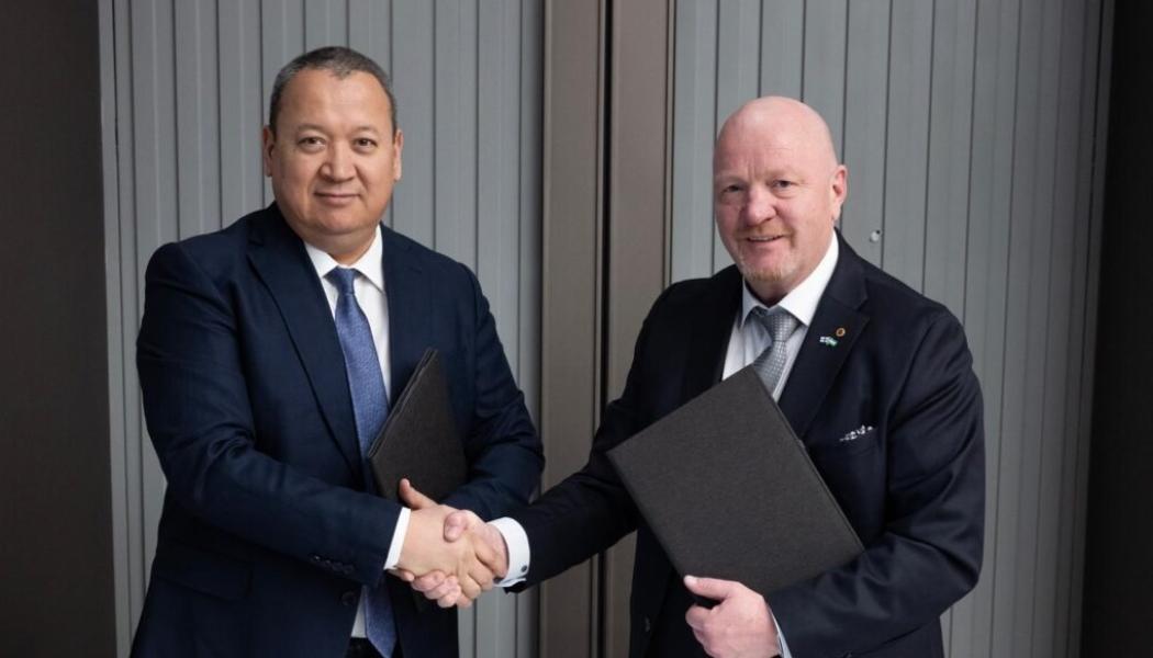 Jouni Jääskeläinen, CEO of Epse (right), and Jusipbek Kazbekov, Deputy Minister of Ecology, Environmental Protection and Climate Change of Uzbekistan. Photo: Epse Technology