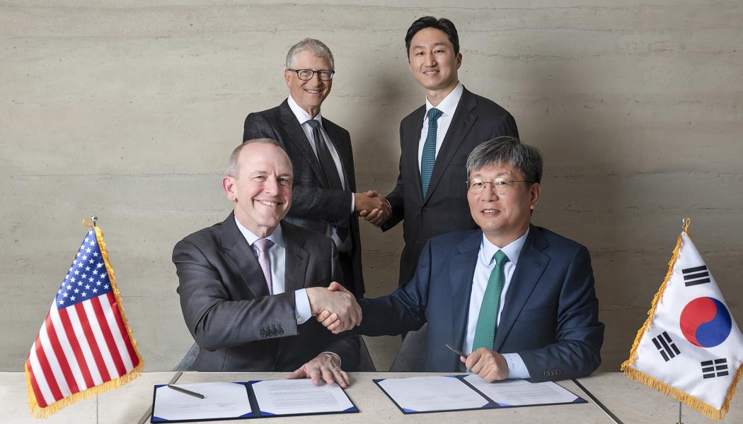 HD Hyundai recently signed a strategic agreement with TerraPower to expand the global manufacturing supply chain for Natrium reactors, supporting the rapid commercialization of the advanced nuclear technology. From the right Won Kwang-shik, Head of Marine Energy Business Division at HD Hyundai Heavy Industries; Chung Kisun, Executive Vice Chairman of HD Hyundai; Bill Gates, founder and chairman of TerraPower; and Chris Levesque, president and CEO of TerraPower. Photo: PRNewsfoto/HD Hyundai