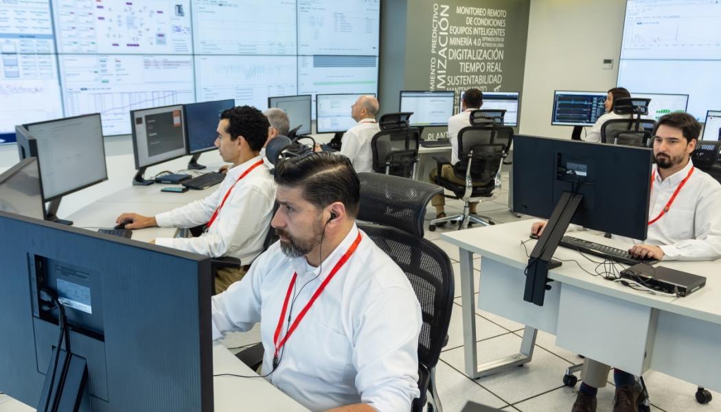 Operating data from connected mining and mineral processing equipment is analysed at Metso’s Performance Centres. Sensors and AI models are used to identify emerging faults before they cause unplanned production stoppages. Photo: Metso.