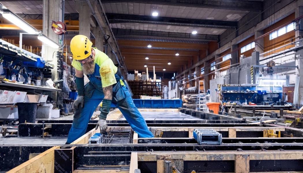 The potential for integrating Betolar’s new method into large-scale industrial operations is also growing. Following an extensive testing program, Finnish precast concrete producer Consolis Parma is preparing to enter the production phase of low-carbon hollow-core slabs made with Betolar’s technology. Construction company YIT has expressed interest in evaluating the new slabs in real-world applications. Photo: Consolis Parma