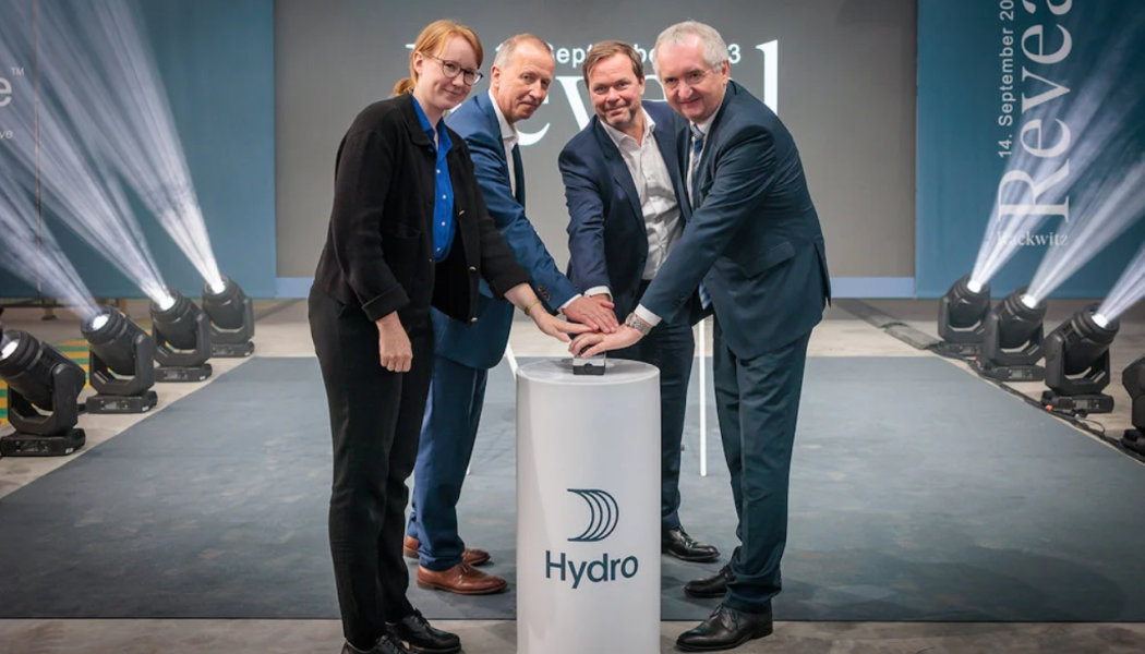 From left: Jenny Stenberg Sørvold, 1st Secretary, Royal Norwegian Embassy in Berlin; Thomas Stuerzebecher, Managing Director, Hydro Aluminium Gießerei Rackwitz; Eivind Kallevik, Hydro EVP Aluminium Metal; Thomas Schmidt, Minister of Regional Development, Free State of Saxony; Photo: Marco Prosch