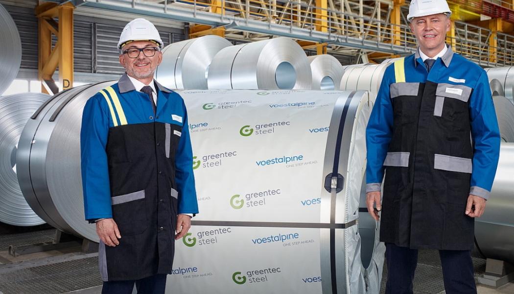 Voestalpine CEO Herbert Eibensteiner (left) and board member Hubert Zajicek present the company's latest steel development. Photo: Voestalpine AG.