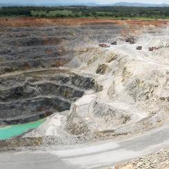 Chapada open pit. In addition to production goals, the Lundin company has also improved its environmental performance. After optimizing the use of chemicals, Lundin Mining received a revised environmental permit, demonstrating its commitment to reducing environmental impact. Photo: Lundin Mining