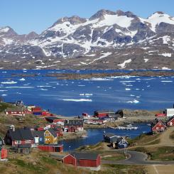 Greenlandic village Tasiilaq. Foto: Creative Commons Lic. Credit: Barnit