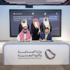 Standing: Matar Al Harthi, Executive Vice President of National industrial Development; His Excellency Eng. Turki Abdulrahman Albatain, Deputy Minister of Mining Development; Abdulrahman AlBelushi, Deputy Minister of Mineral Resources. Seated: Omar Alramah, CEO & President of ProGrowth; Serafino Iacono, Executive Chairman of Denarius Metals. Photo: CNW Group/Denarius Metals Corp.