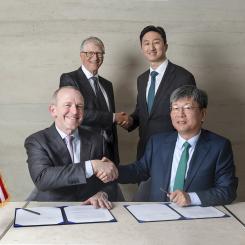 HD Hyundai recently signed a strategic agreement with TerraPower to expand the global manufacturing supply chain for Natrium reactors, supporting the rapid commercialization of the advanced nuclear technology. From the right Won Kwang-shik, Head of Marine Energy Business Division at HD Hyundai Heavy Industries; Chung Kisun, Executive Vice Chairman of HD Hyundai; Bill Gates, founder and chairman of TerraPower; and Chris Levesque, president and CEO of TerraPower. Photo: PRNewsfoto/HD Hyundai