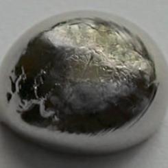 Palladium is a vital component used in catalytic converters to reduce noxious emissions in internal combustion engine (ICE) and hybrid vehicles. Photo: Materialscientist (talk)/Wikimedia Commons