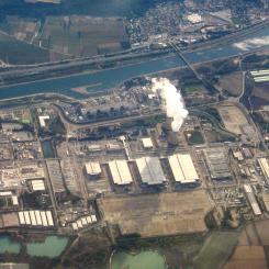 The loan finances part of the total investment of nearly 1.7 billion euros that Orano is devoting to a 30% increase in uranium enrichment capacity at its Orano Tricastin site.  Photo: Michiel1972/Wikimedia Commons