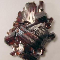 Natural rutile. Photo: Rob Lavinsky/irocks.com/Wikimedia Commons