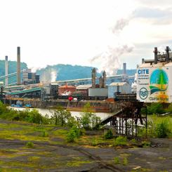 U.S. Steel Clairton Works in Clairton, Pennsylvania. Photo: Wikipedia Commons Lic. Credit: Roy Luck / U.S. Steel Clairton Works.